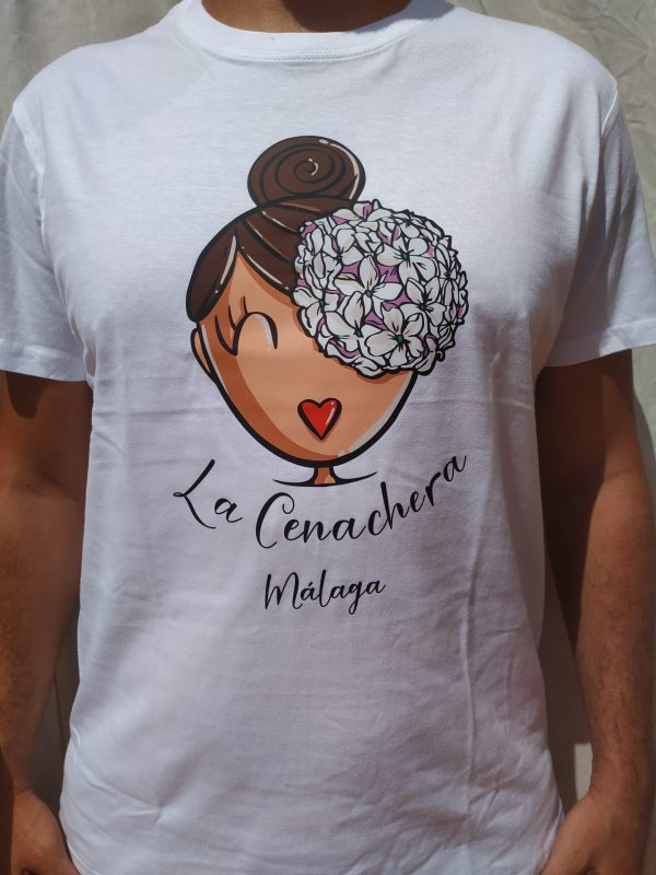 Camiseta de manga corta con cuello redondo con la imagen de nuestra simpática Cenachera Málaga. Disponible en varios colores.